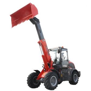 Încărcător telescopic Everun ER2500 cu brațul ridicat și cupa în poziție de încărcare, prezentat din lateral. Se observă roțile de mari dimensiuni și cabina deschisă.