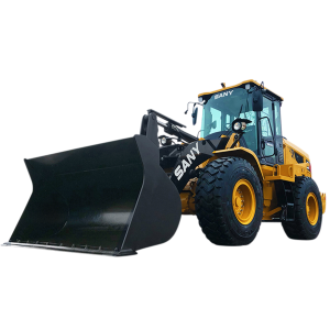 Încărcător compact pe roți Sany SW405 echipat cu o cupă mare, aflat pe un teren plat, pregătit să ridice materiale grele pe un șantier de construcție