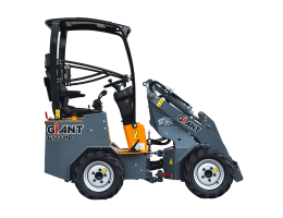 Mini încărcător M60 cu design turcoaz, dotat cu roți mari și cupă pentru manipularea materialelor. Acesta este destinat lucrărilor de mică amploare, precum construcțiile sau curățările de terenuri.