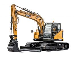 Excavator SANY SY155U, prezentat pe fundal alb, cu cupa și lama frontală coborâte, evidențiind configurația pe șenile și designul compact.