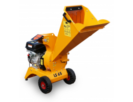 Tocător de crengi LS 65 TH de culoare galbenă, cu motor pe benzină și roți pentru transport, pe fundal alb