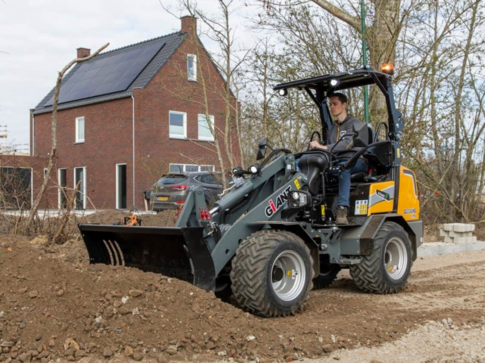 Mini-încărcătoarele Tobroco-Giant: Puterea compactă care face diferența